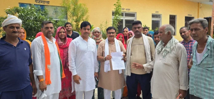 प्रजापत समाज के लोगों ने मुख्यमंत्री ने नाम पीपीपी कोर्डिनेटर को सौंपा ज्ञापन