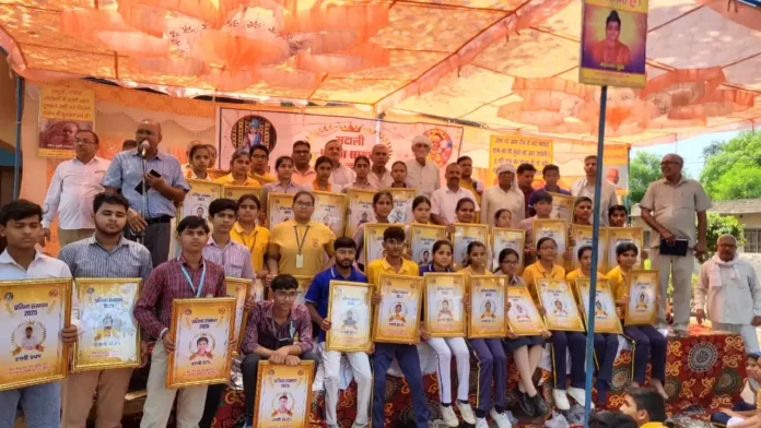 Faridabad News : नशा मुक्ति कमेटी द्वारा किया गया प्रतिभा सम्मान समारोह का आयोजन