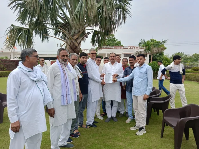 Public health department employees submitted a memorandum of demands to the MLA