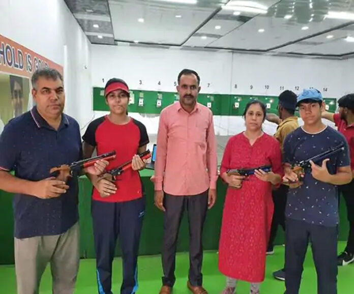 Rohtak News: आॅस्ट्रेलिया में निशाना लगाएगी रोहतक के पिता-पुत्र की जोड़ी