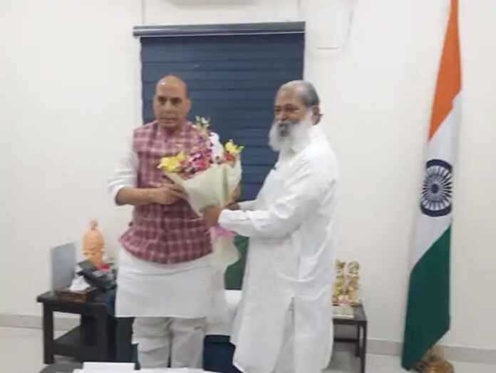 Haryana News: केंद्रीय रक्षा मंत्री से मिले हरियाणा के बिजली मंत्री अनिल विज