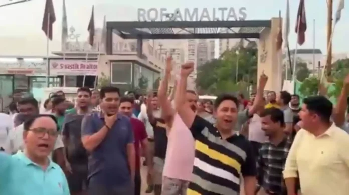 Residents of ROF Amaltas Society came out on the streets for basic facilities
