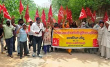 Rural sanitation workers took to the streets demanding non-payment of salaries on time and other demands