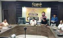 Bhiwani News : समाधान शिविर में एसडीएम महेश कुमार ने सुनी नागरिकों की शिकायतें