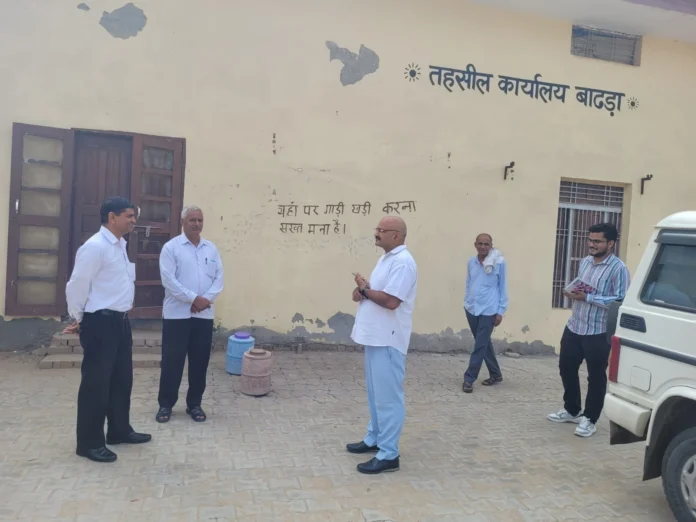 SDM conducted a surprise inspection campaign, himself reached the tehsil office at 915 minutes