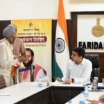 Faridabad News : समाज के अंतिम पायदान पर खड़े व्यक्ति के लिए संजीवनी साबित हो रहा है समाधान शिविर : विक्रम सिंह