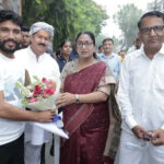 Hisar News : हिसार के अंतरराष्ट्रीय योग खिलाड़ी संदीप को दिल्ली की सीएम ने किया सम्मानित
