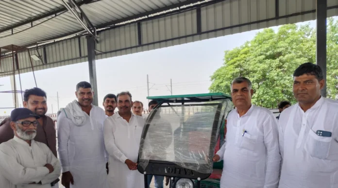 Sanitation guards got e-rickshaws, expressed gratitude to the MLA