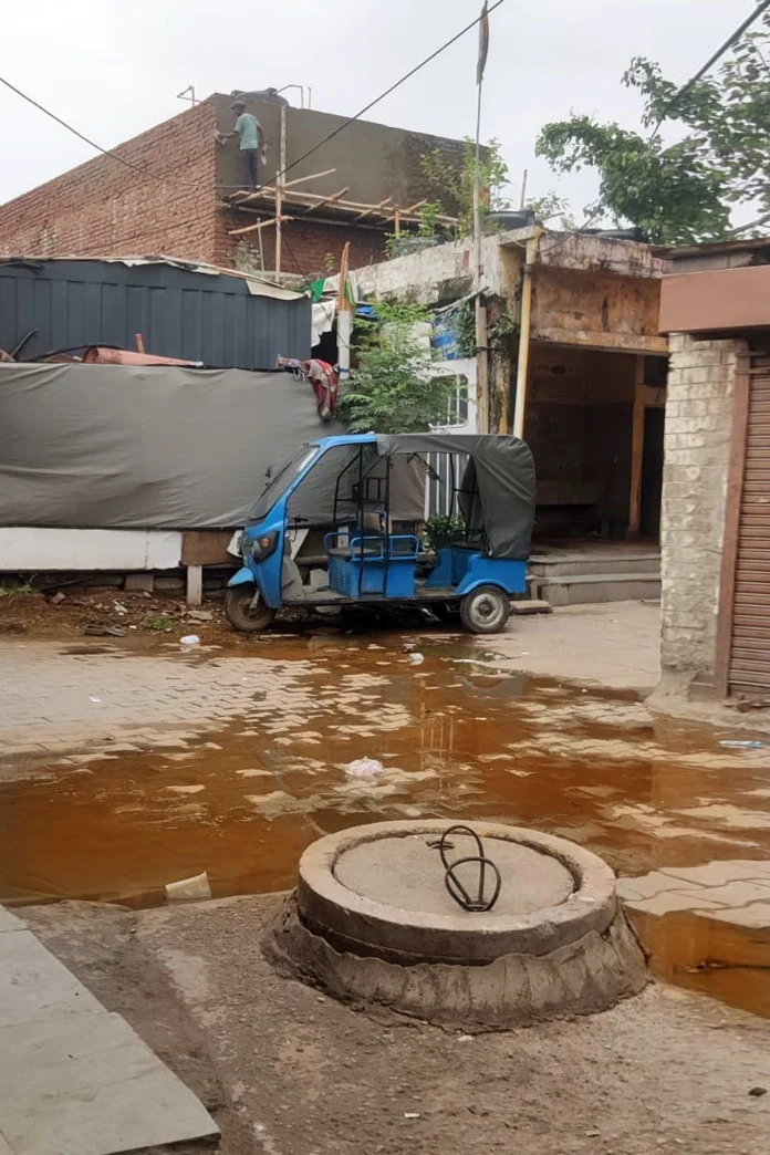 Sewerage jam in Panchkula Sector-7 market, traders troubled by foul smell