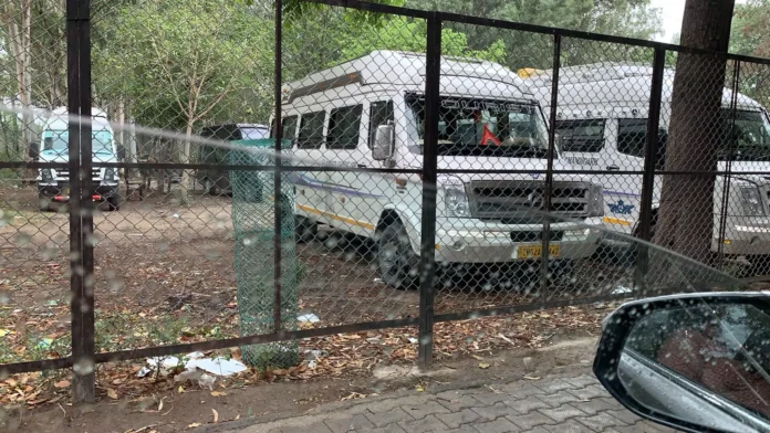 Taxi stand occupying government land Show of action, just demolish illegal construction
