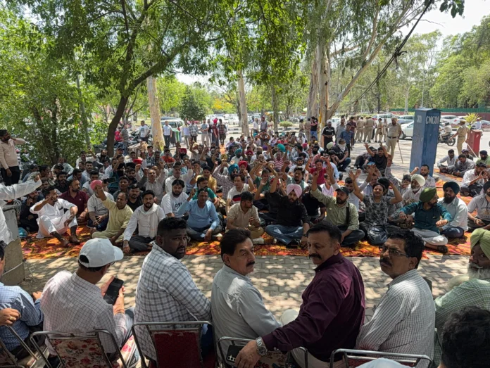 The Water Supply Workers Union staged a protest in front of the Municipal Corporation office.