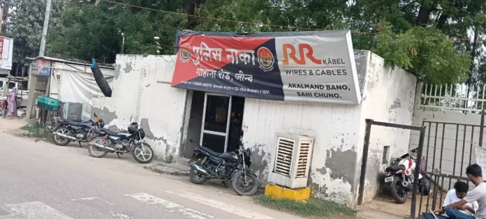Jind News : गोहाना रोड बाईपास पर स्थित पुलिस नाके पर लगा डिस्प्ले बोर्ड गिरने के कगार पर