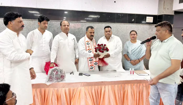 Faridabad News : फरीदाबाद विधानसभा क्षेत्र में बैठक कर जिला प्रभारी ने टटोली कार्यकर्ताओं की नब्ज