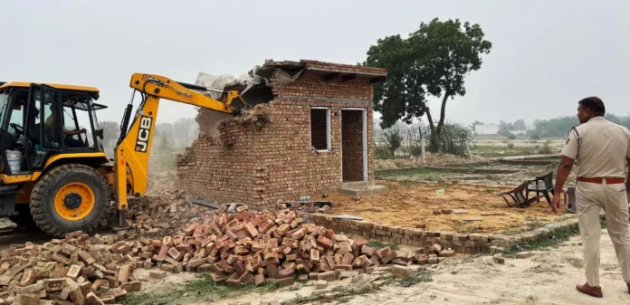Bhiwani News : नगर योजनाकार ने मौजा भिवानी लोहड़ में संजय मैमोरियल रोड़ से हटाए अवैध निर्माण