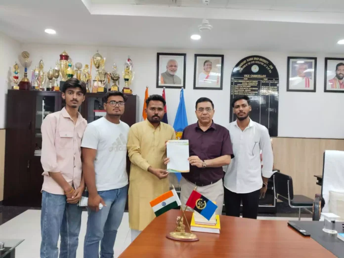 Jind News : परीक्षाओं के दौरान छात्रावास में विद्यार्थियों के लिए खाने की कोई सुविधा नही