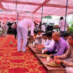 Thousands of people took prasad in the bhandaar