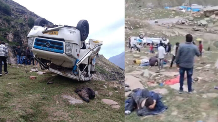 Himachal-Haryana News: हिमाचल में हरियाणा के टूरिस्टों का ट्रेवलर पलटा, 2 लोगों की मौत