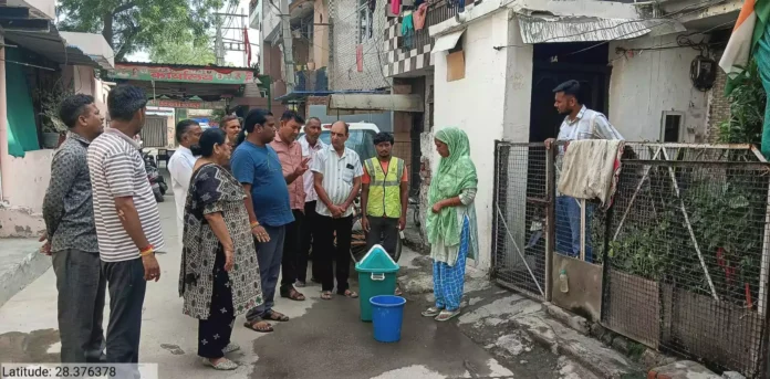 Fariabad News : नीला डस्टबिन सूखा कचरा तो हरा डस्टबिन गीला कचरा के लिए करें इस्तेमाल