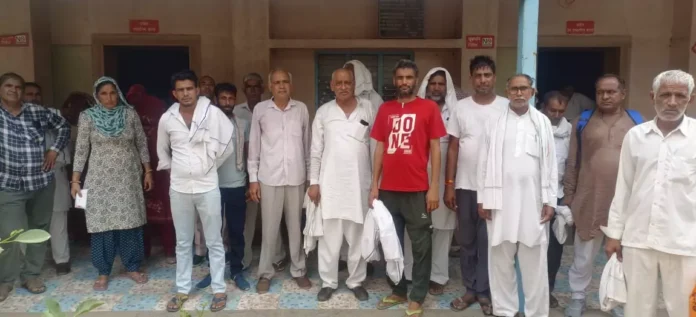 Villagers shouted slogans at Saral Kendra due to power supply being disrupted