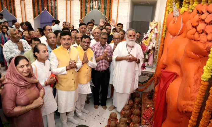 When unrighteousness increases, God comes to earth in the form of his incarnations to protect religion and eliminate unrighteousness Swami Gyananand Maharaj