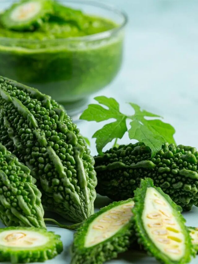Bitter Gourd Benefit: करेला खाने वालों से कोसों दूर रहती हैं ये खतरनाक बीमारियां