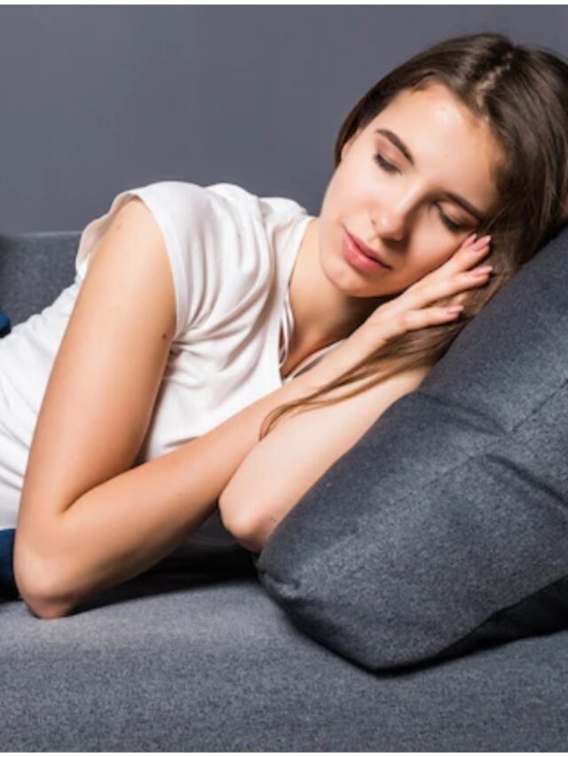 Health Tips: तकिया लगाकर सोने से हो सकती हैं ये 7 बड़ी दिक्कतें
