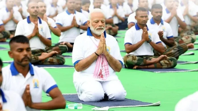 International Yoga Day 2025: दुनिया के 191 देशों में हुए योग कार्यक्रम, पीएम मोदी विशाखापट्टनम में रहे मौजूद International Yoga Day 2025