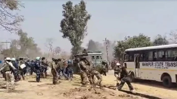 Manipur Protests: सुरक्षाकर्मियों पर फायरिंग के आरोप में मैतेई सदस्य अरम्बाई टेंगोल गिरफ्तार, 19 लोग हिरासत में लिए Manipur Protests