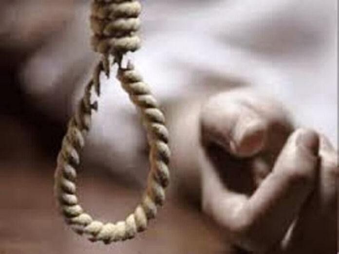 Rewari News: रेवाड़ी में रेलवे स्टेशन पर व्यक्ति ने फांसी लगाकर किया सुसाइड
