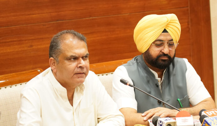 Punjab News : उद्योगपतियों से किए वादे तेजी से पूरे कर रही सरकार : मुंडियां