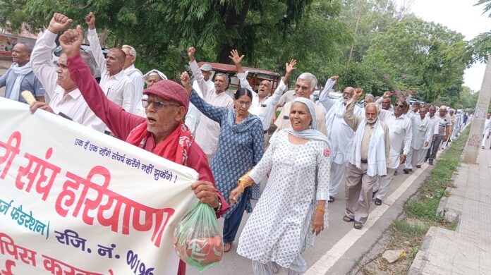 Retired workers Demonstrated