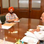 Punjab News Hindi : विकास कार्यों में तेजी लाई जाए : मोहिंद्र भगत