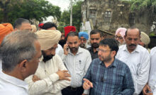 Chandigarh Breaking News : लापरवाही बरतने पर जूनियर इंजीनियर और सेनेटरी इंस्पेक्टर निलंबित