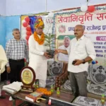 Bhiwani News : विद्यार्थियों के लिए आईना व रोल मॉडल होता है अध्यापक : एसडीएम मनोज दलाल