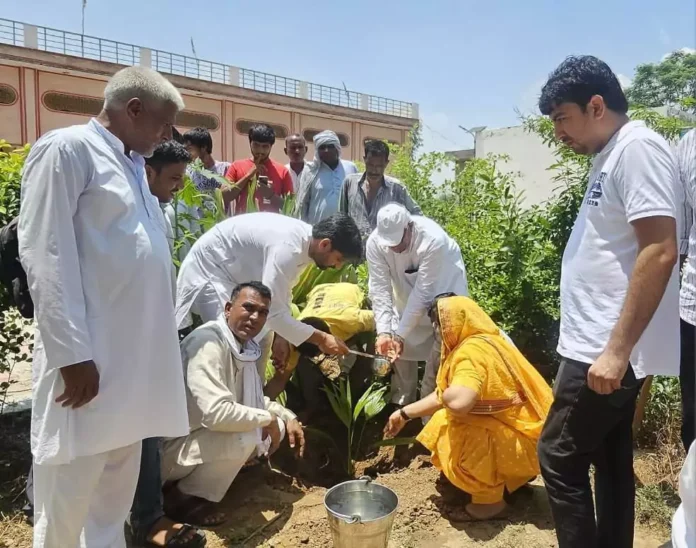 Bhiwani News : एआईसीसी सचिव प्रदीप नरवाल ने विभिन्न गांवों का किया दौरा, ग्रामीणों से मिले व युवाओं को किया प्रेरित