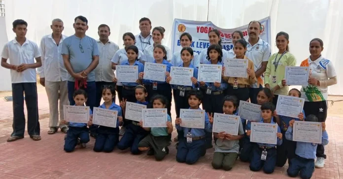 Aastha School became the winner in the block level yoga competition