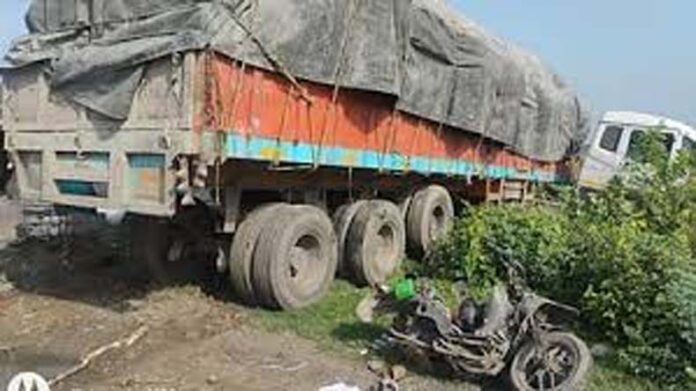 Rewari News: रेवाड़ी में सीमेंट से भरे ट्रक ने स्कूटी को मारी टक्कर, पति-पत्नी समेत बच्चे की मौत