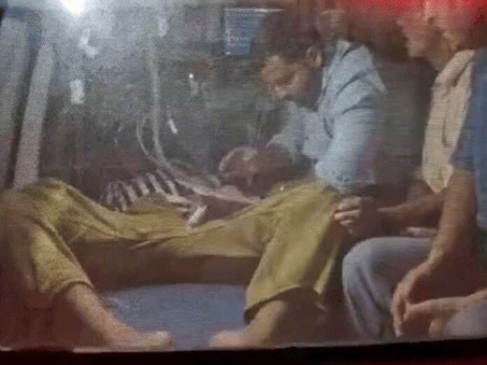 Karnal News: करनाल में पत्नी की दादी के तानों से तंग आकर युवक ने कल्पना चावला मेडिकल कॉलेज की तीसरी मंजिल से लगाई छलांग Karnal News: करनाल में पत्नी की दादी के तानों से तंग आकर युवक ने कल्पना चावला मेडिकल कॉलेज की तीसरी मंजिल से लगाई छलांग