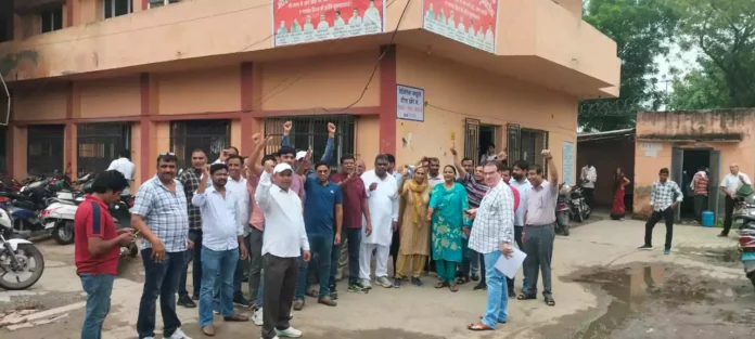 Bhiwani News : ऑनलाइन तबादला नीति के खिलाफ ऑल हरियाणा पावर कॉरपोरेशन वर्कर यूनियन ने जताया विरोध