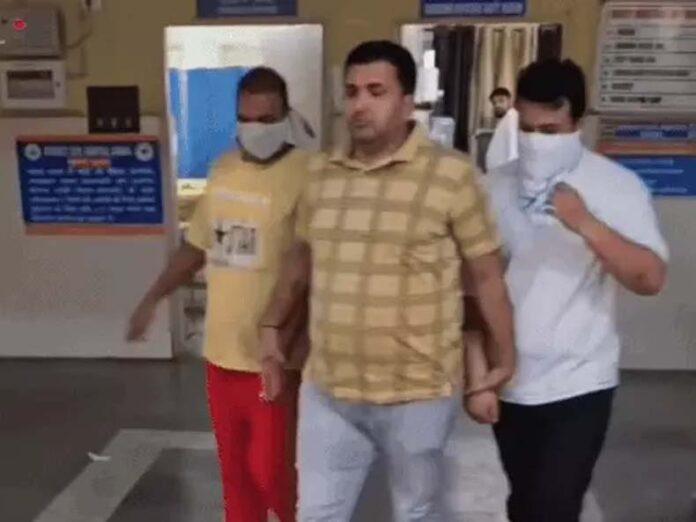 Karnal News: करनाल में दूसरे युवक की फोटो लगाकर सीईटी परीक्षा देने पहुंचा युवक गिरफ्तार