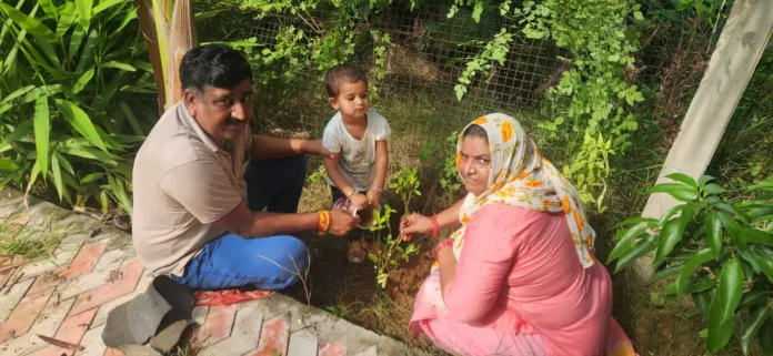 Bhiwani News : भाजपा नेता सुरेश ओड ने नातिन तेजस्वी संग लगाए 21 पौधे, लिया संरक्षण का जिम्मा