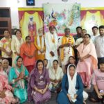 Ambala News : सूरत से ब्रह्मचारी रोहित भाई ने श्री कबीर आश्रम में आचार्य सनातन चैतन्य जी महाराज को भागवत कथा के लिए नारियल प्रदान किए