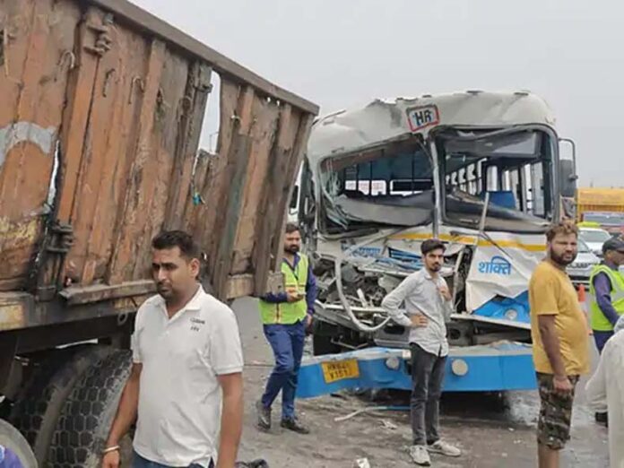 Panipat News: पानीपत में ट्रॉले में घुसी रोडवेज बस, 4 सवारियां घायल