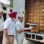 Ambala News : डीईईओ सुधीर कालड़ा ने वीटा द्वारा विद्यालयों में दिए जा रहे दूध के पैकेट्स की औचक जांच की