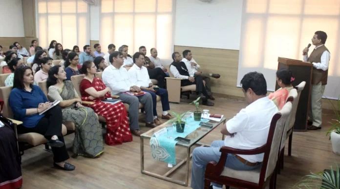 Gurugram News : गुरुग्राम विवि में रोजगारपरक पाठयक्रम शुरू करने एवं शत-प्रतिशत प्लेसमेंट को लेकर मंथन