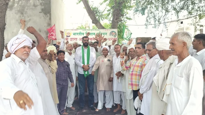 Farmers started indefinite sit-in protest, accused MPs and MLAs of ignoring them