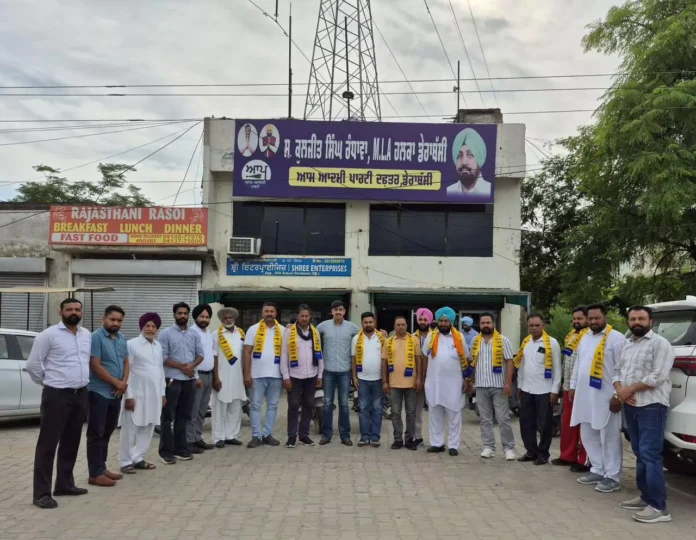 Former Panch Dharam Singh and Avtar Singh Shromani said goodbye to Akali Dal and joined Aam Aadmi Party Former Panch Dharam Singh and Avtar Singh Shromani said goodbye to Akali Dal and joined Aam Aadmi Party