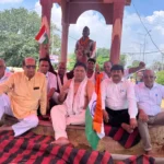 Bhiwani News : स्वतंत्रता सेनानी पं. नेकीराम शर्मा चौक के सुधारीकरण की मांग को लेकर किया अर्धनग्न प्रदर्शन