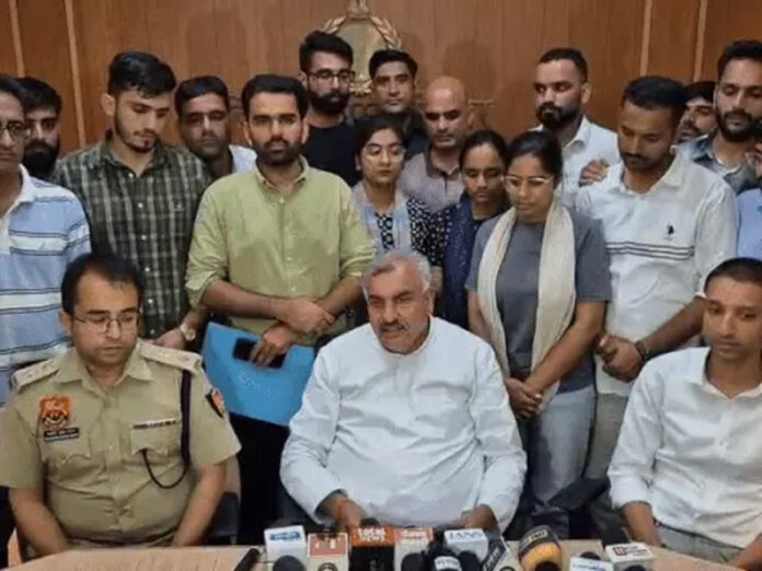 Hisar News: हिसार के चौधरी चरण सिंह हरियाणा कृषि विश्वविद्यालय में छात्रों का धरना समाप्त