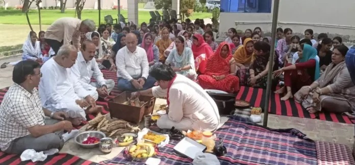 Sirsa News : जनता कन्या पी. जी. महाविद्यालय में कराया हवन यज्ञ